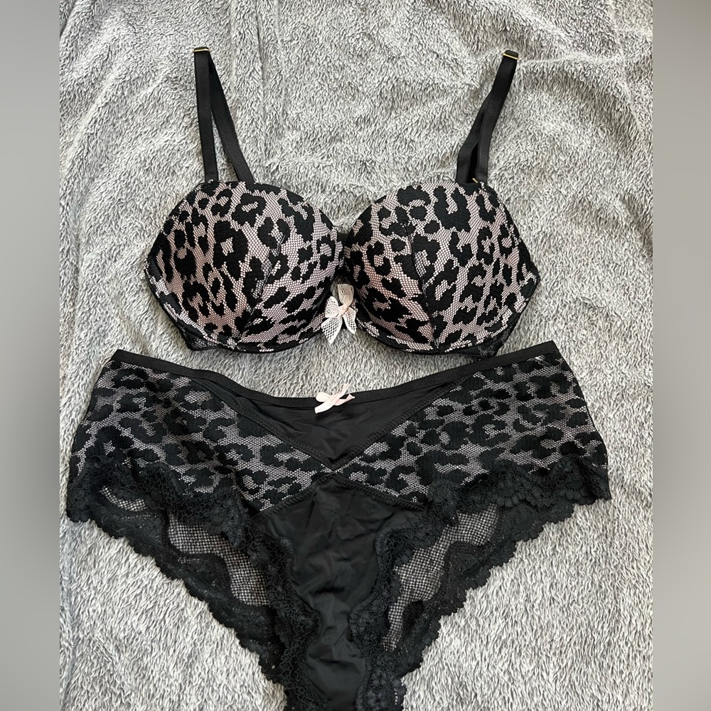 Victoria’s Secret Bra Set